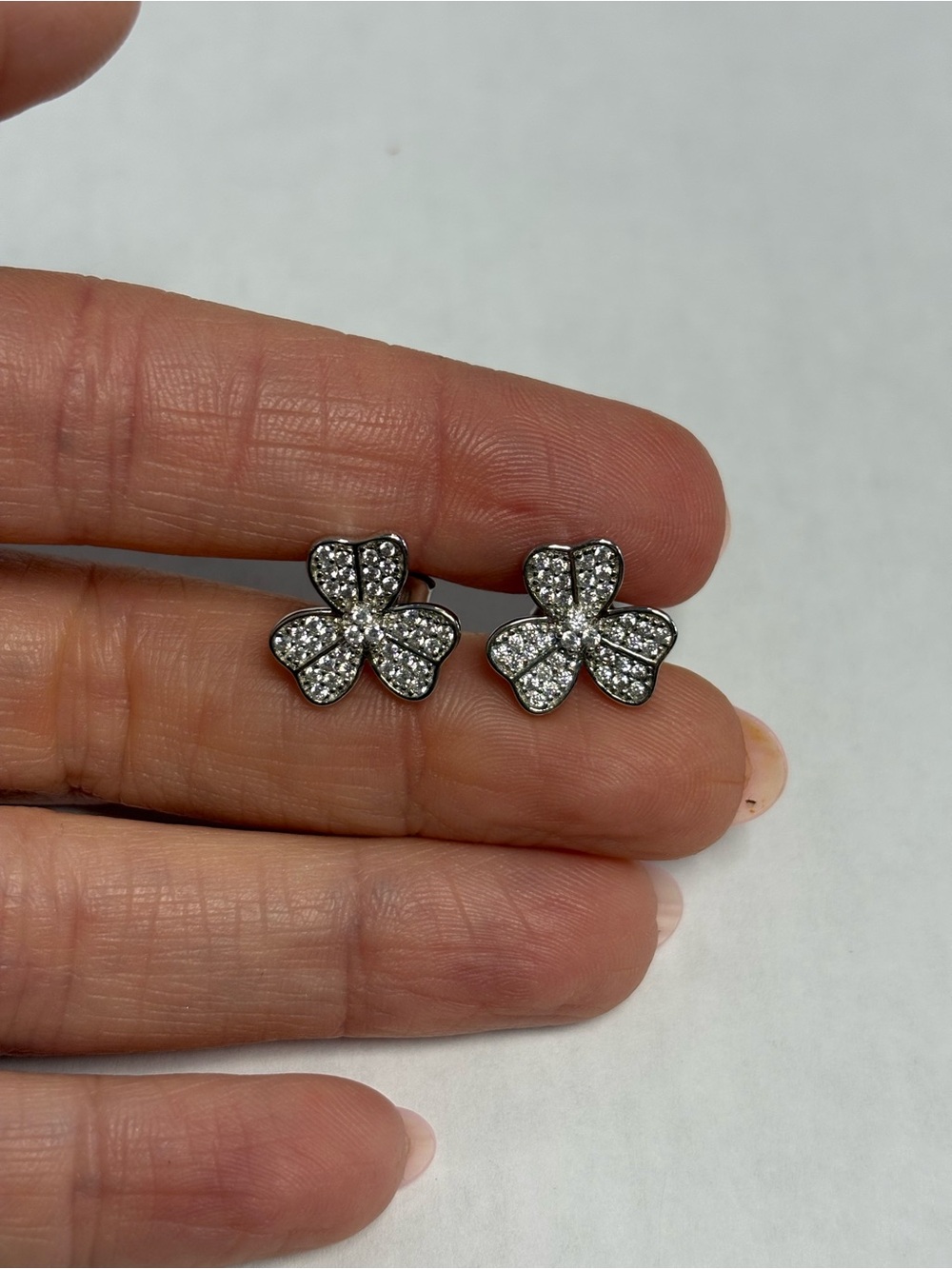 Suzy Levian White CZ Pavé Clover Flower Stud Earrings NWT
